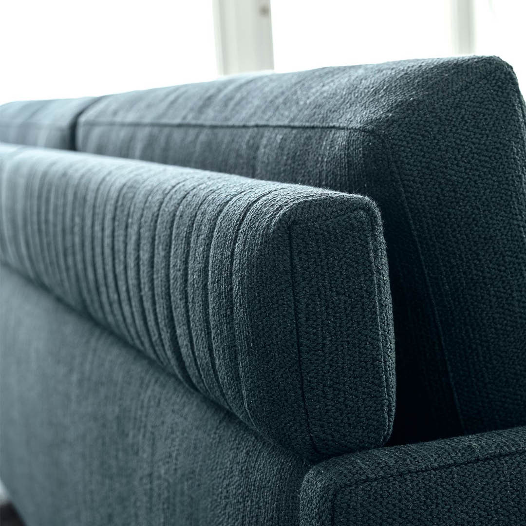 IG-quadrato-divano-dee-dee-lineare-tessuto-dorian-ottanio-18